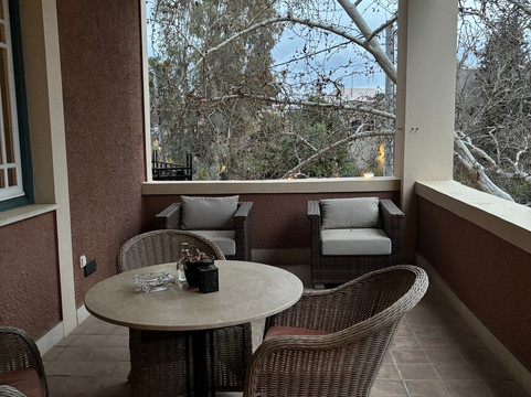 克法拉利套房酒店主图