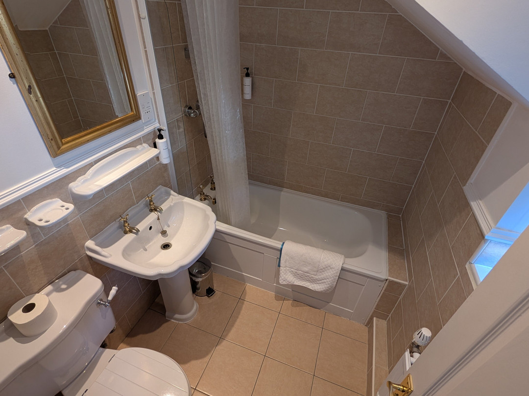 The Crown Hotel主图