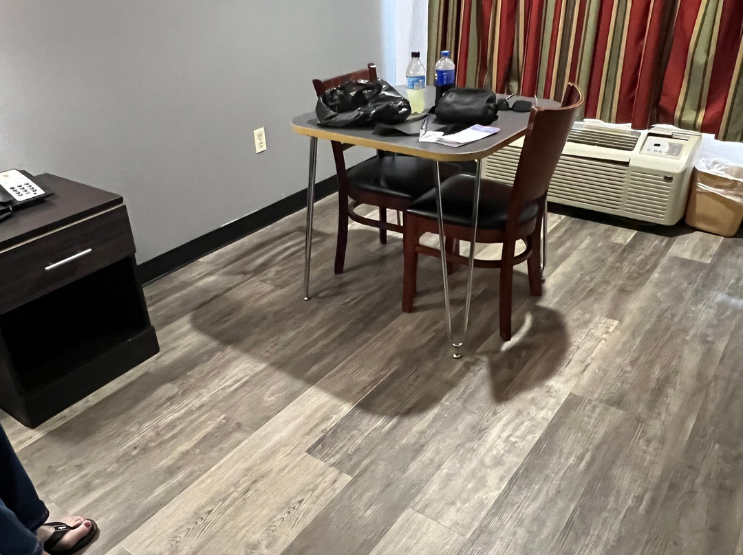 萨姆特速8酒店主图
