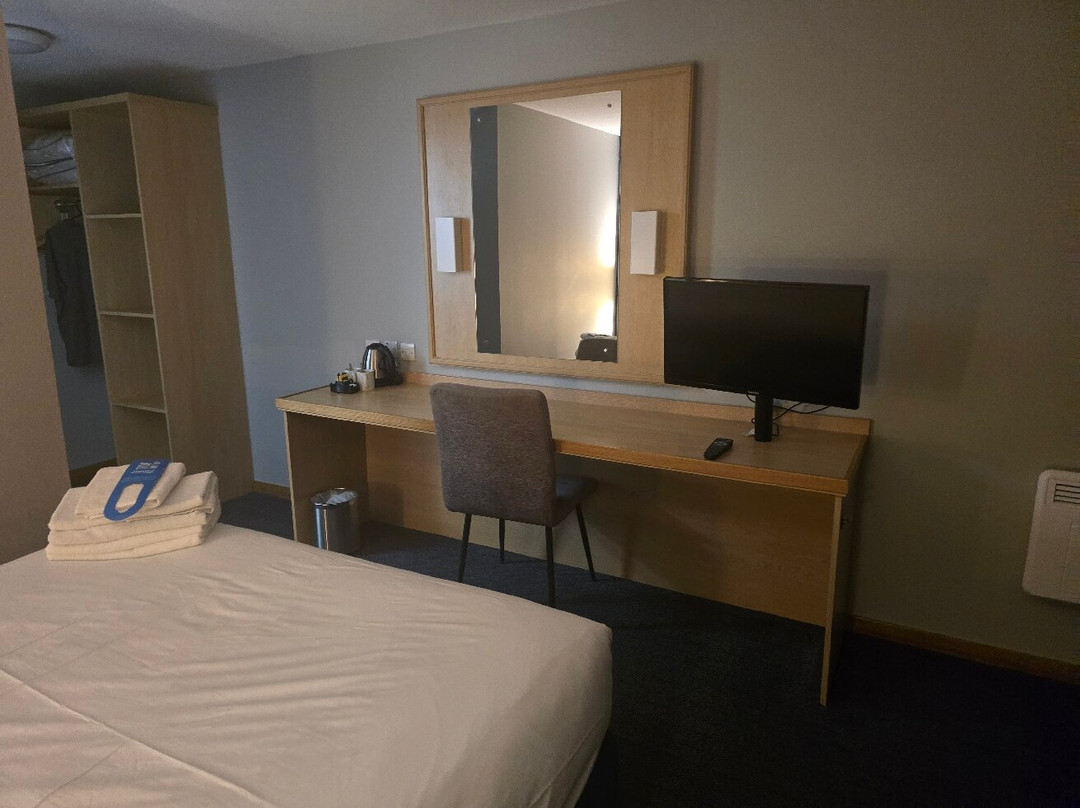 旅屋酒店-瑞丁M4西行主图