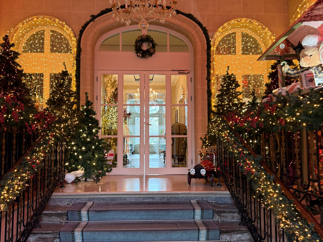 怡东大湖景酒店主图