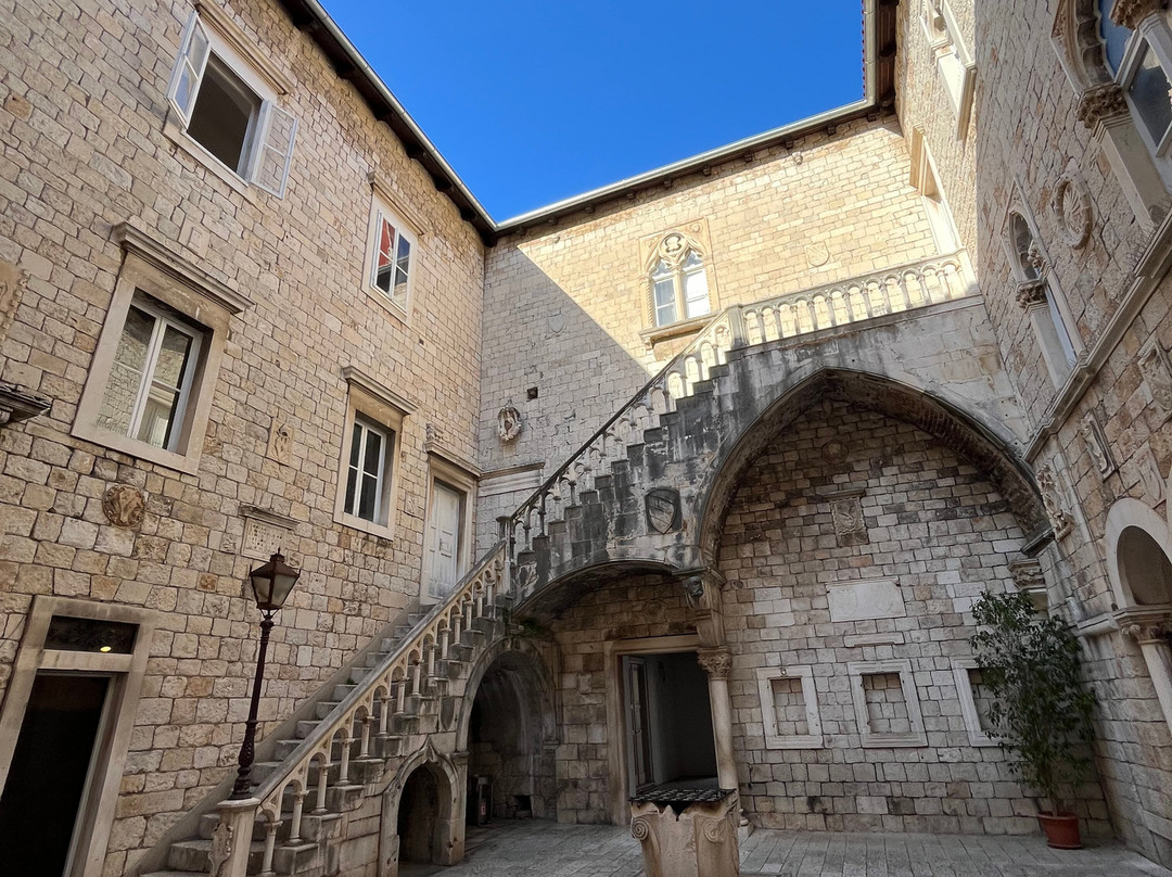 Ayuntamiento Trogir-特罗吉尔必去景点