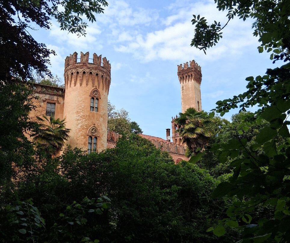 Castello del Roccolo-Busca必去景点