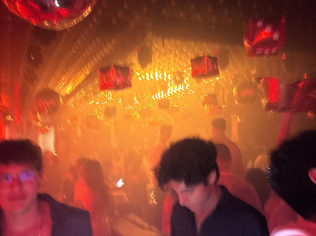 Strana-瓦拉塔港必去景点