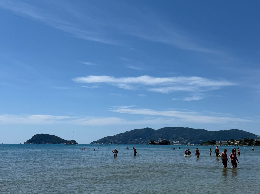 海神海滩酒店主图