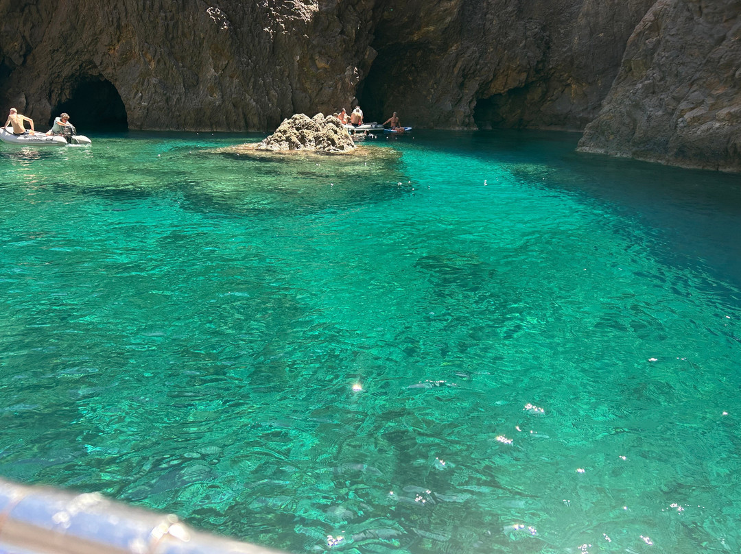 Beluga - Day Tours-Ponza Island必去景点
