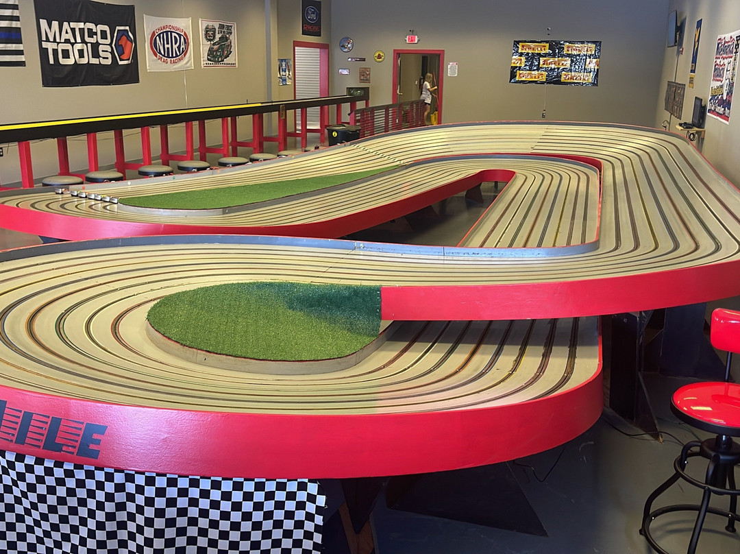 The Checkered Flag Slot Car and RC Complex-塞维尔维尔必去景点
