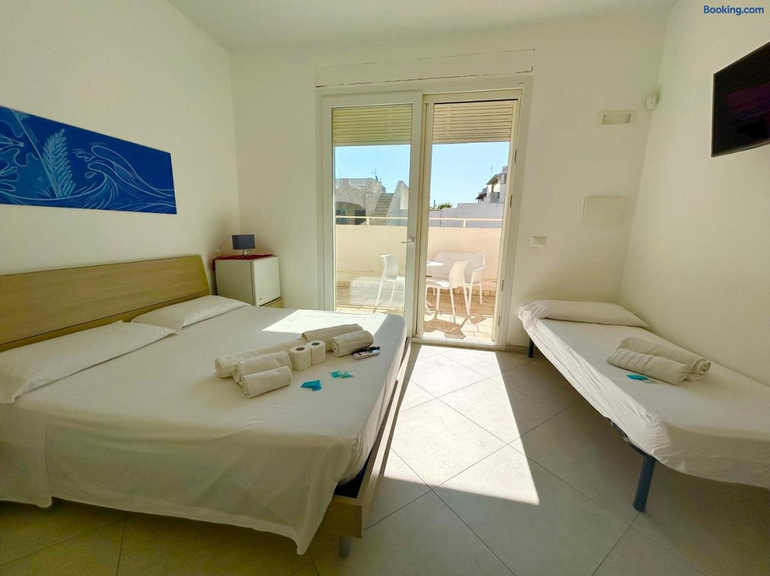 Sandy Rooms