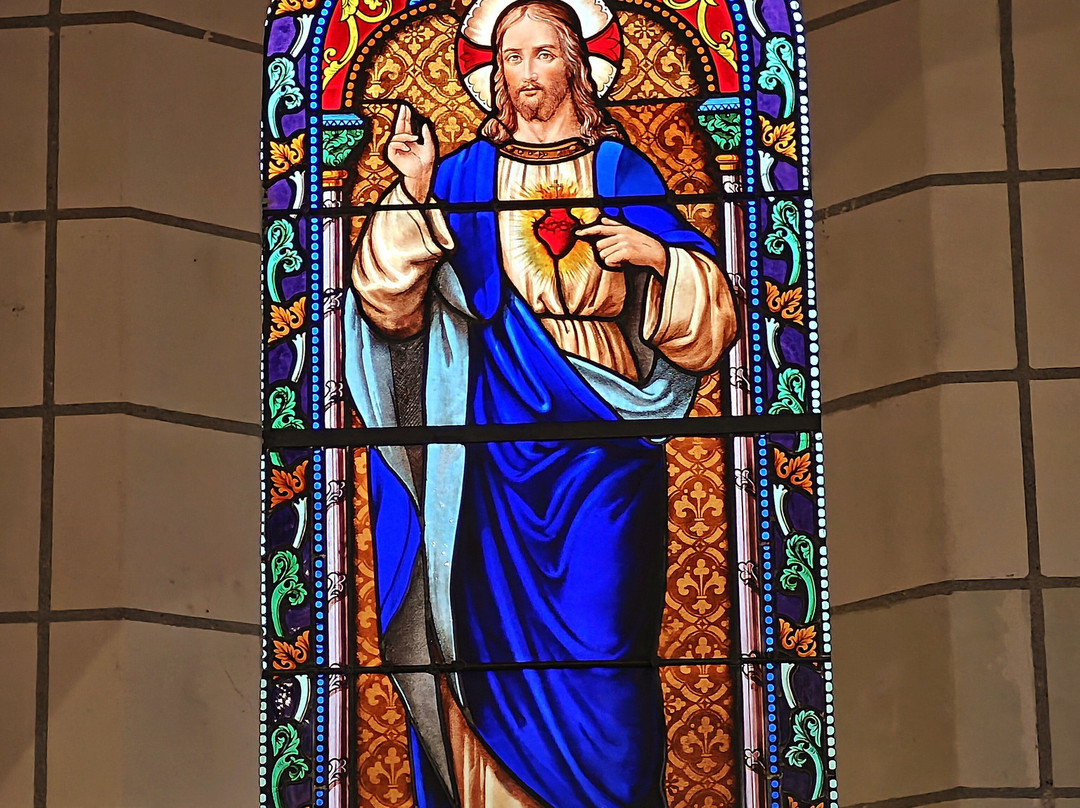 Eglise Saint Maixent-Veigne必去景点