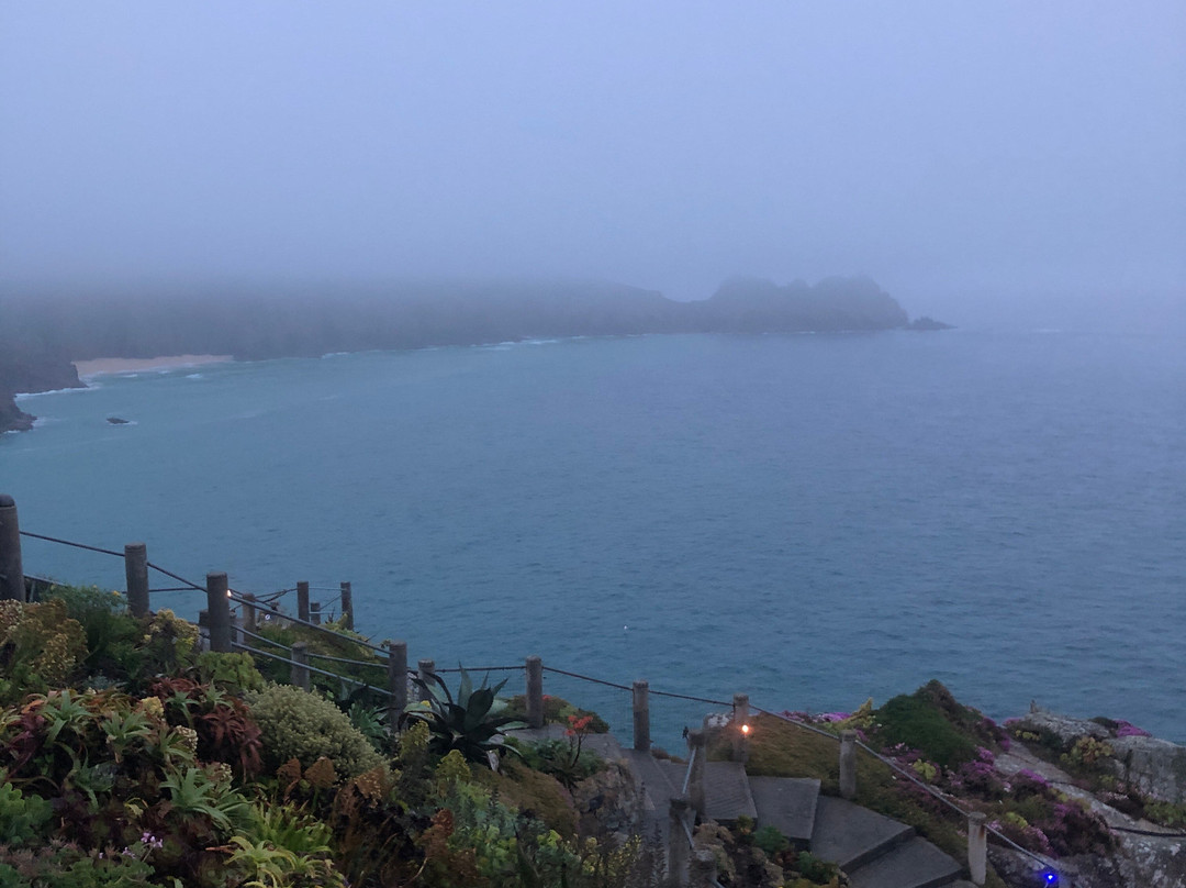 米纳克剧场-彭赞斯必去景点
