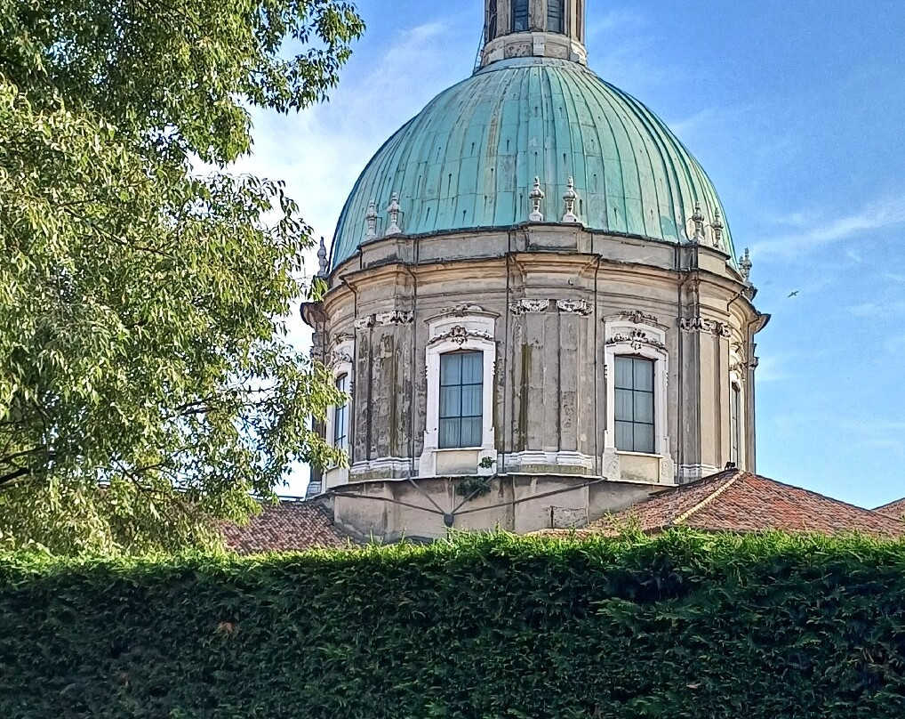 Basilica di San Giovanni-洛纳托德尔加尔达必去景点