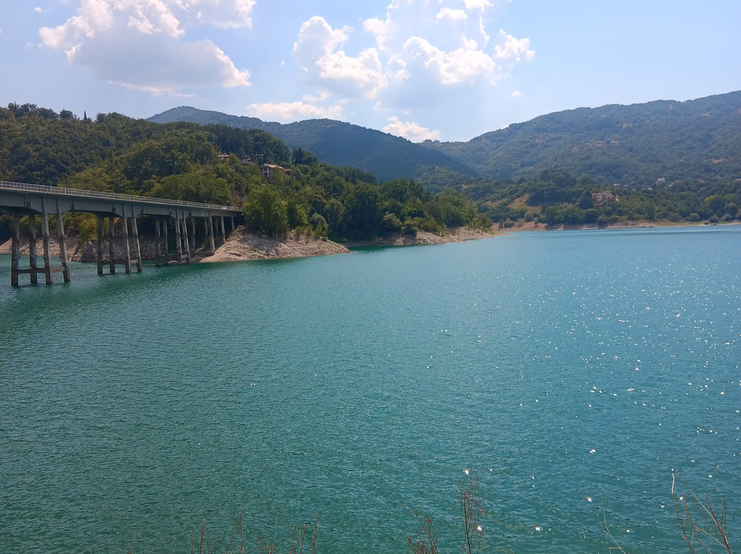 Lago del Turano-Castel di Tora必去景点