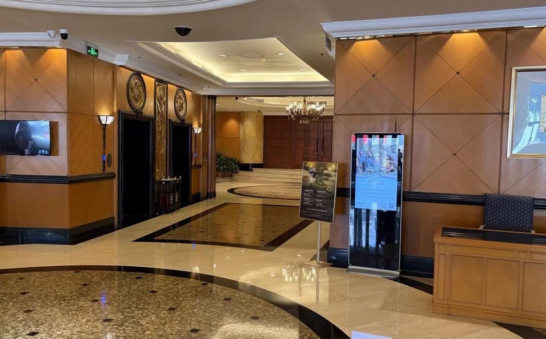深圳富苑皇冠假日套房酒店-旅行者