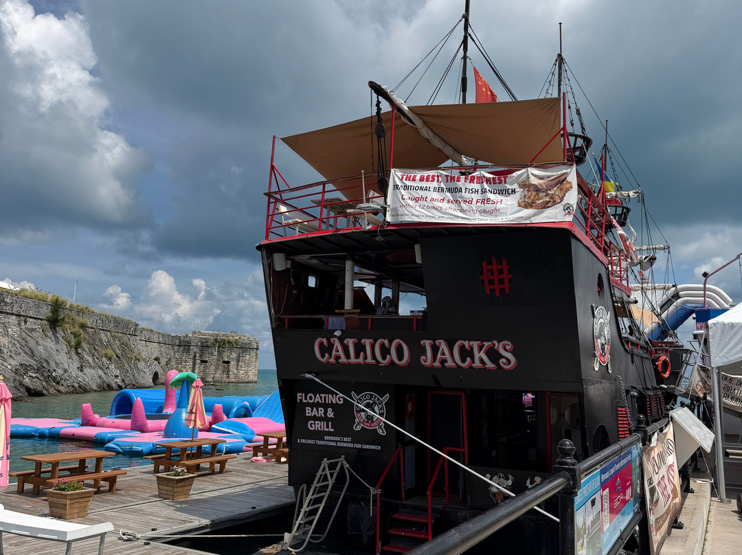Calico Jack's Floating Bar-Somerset Village必去景点