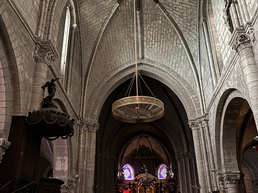 Église Saint-Denis-昂布瓦斯必去景点