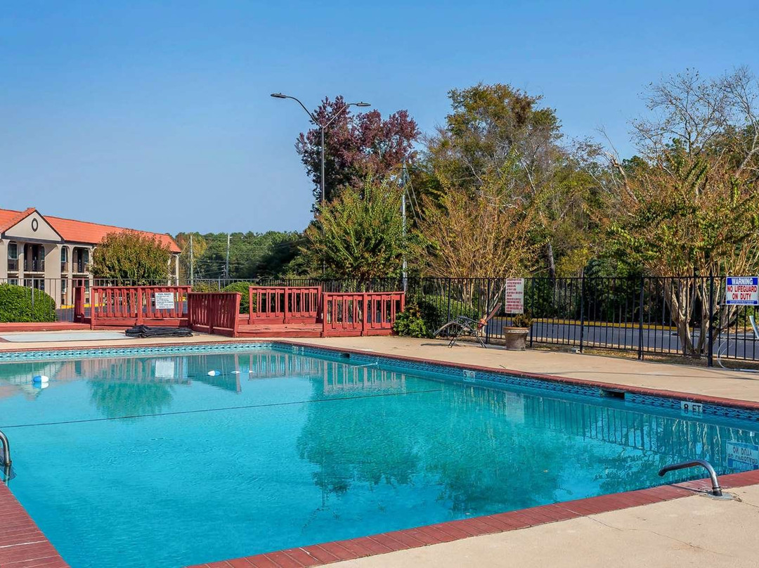 Quality Inn Forsyth Near GA Public Safety Training Center主图