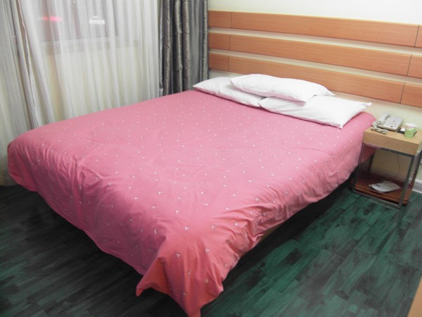 柏丽艾尚酒店(长沙贺龙体育馆侯家塘地铁站店)主图