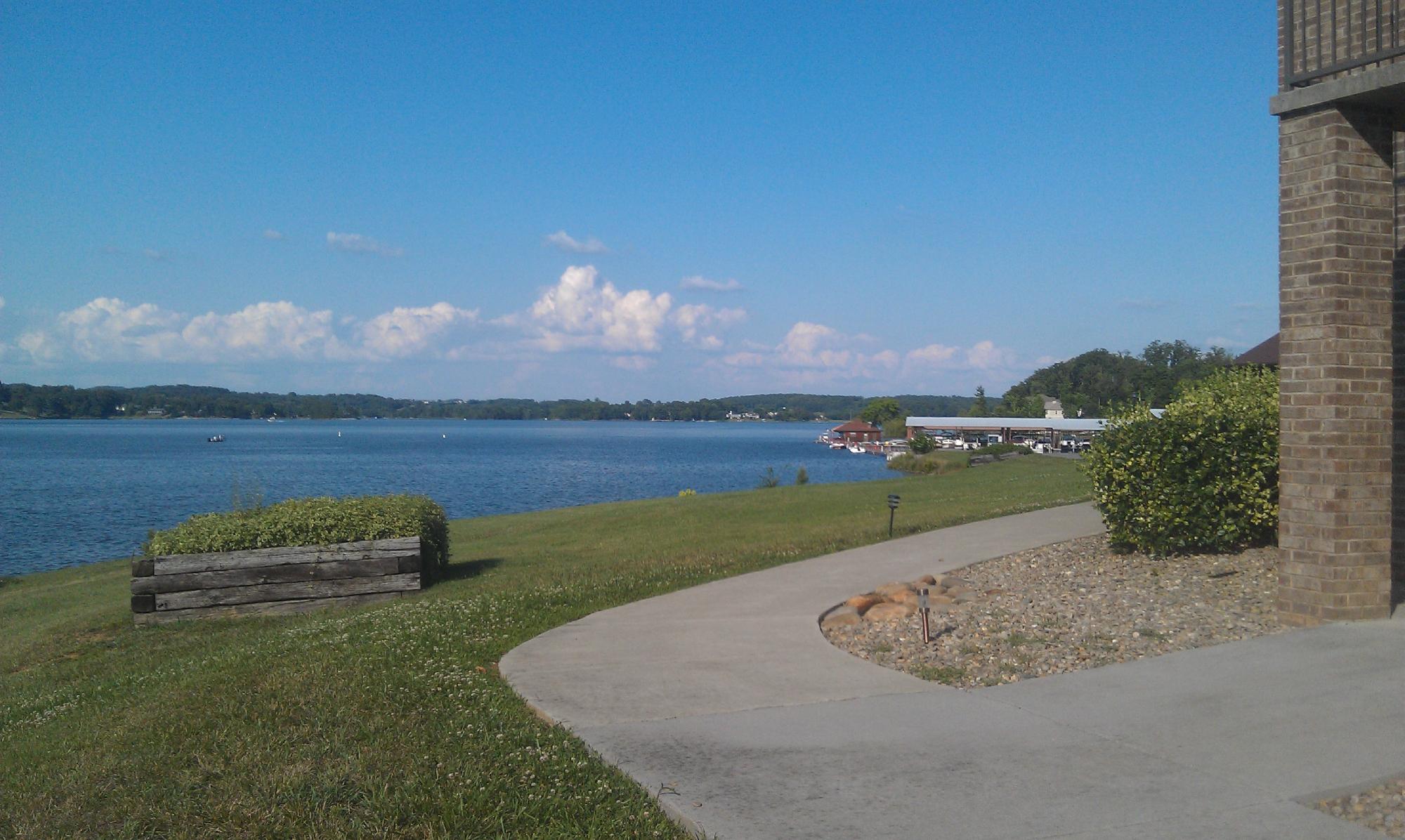 Point Lake Suites at the Point Resort-客卧