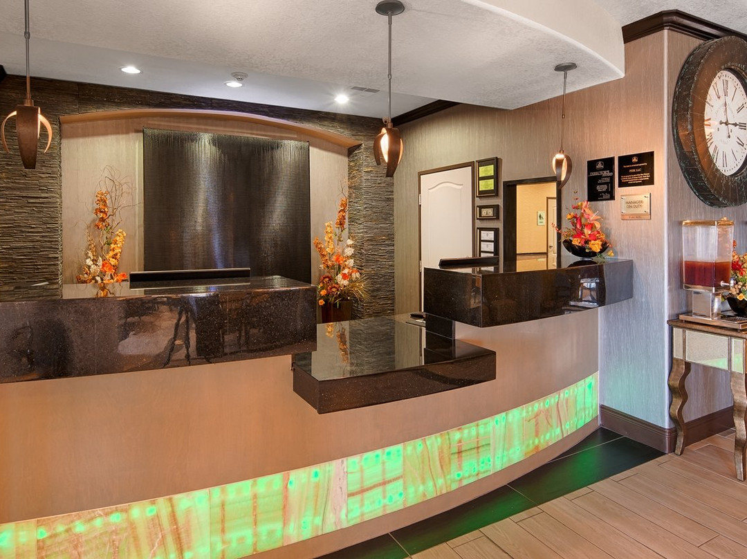 Best Western Plus Emerald Inn & Suites主图