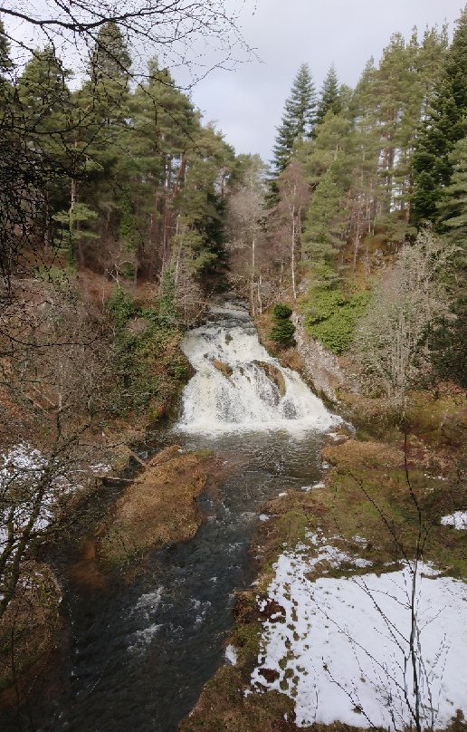 Ballogie旅游景点-Dess Waterfall
