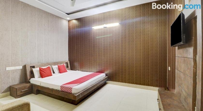 OYO 77889 Hotel Viva City