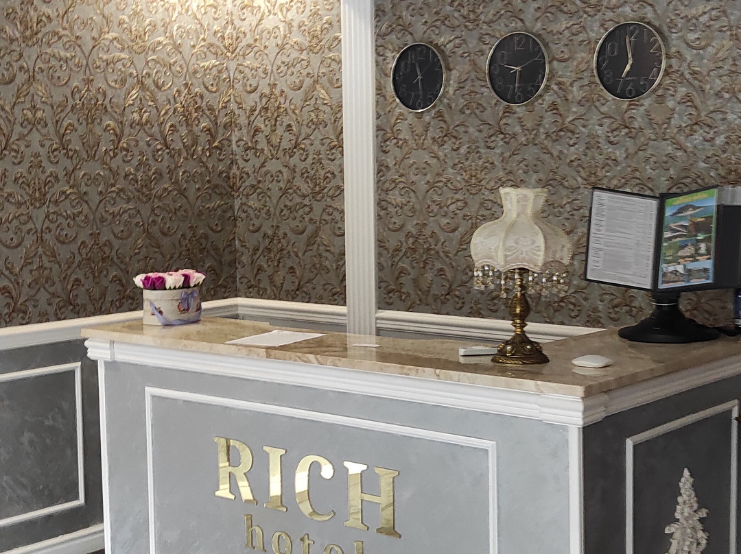Rich Hotel