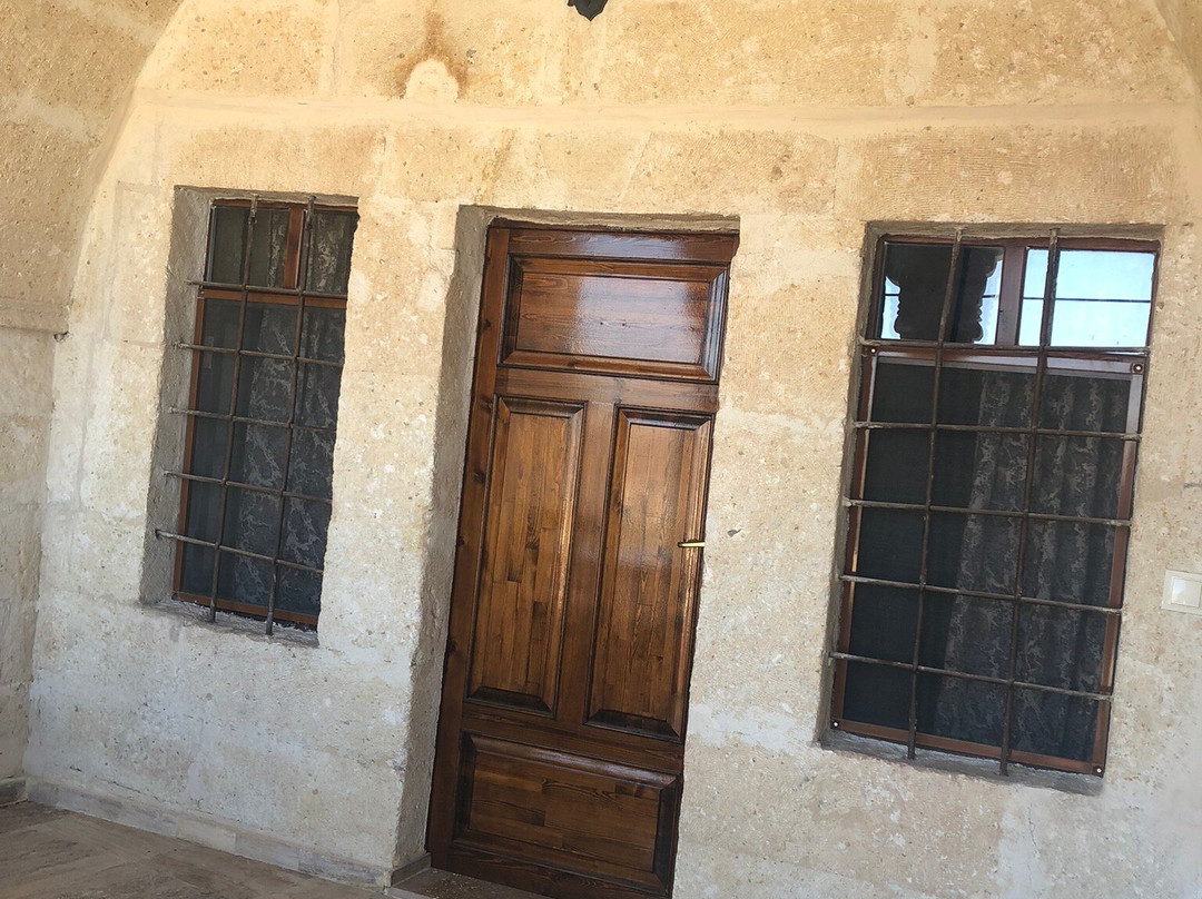 Eliz Cave House主图