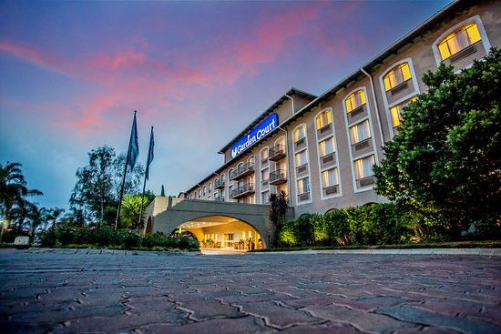 坦博国际机场庭院酒店主图