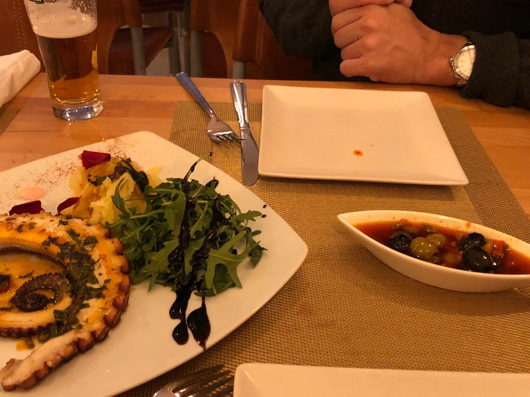 Hotel 105 Bar and Grill主图