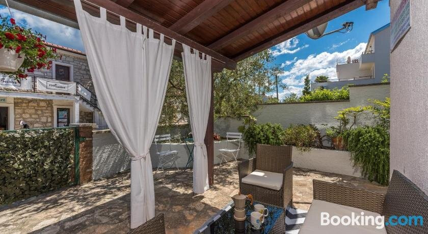 House Conte with 4 apartmens for max 14 persons close to Funtana beach and fantastic Adriatic sea with dozens of small islands in close proximity