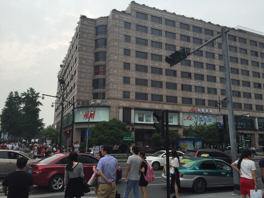 利星名品广场-杭州市必去景点