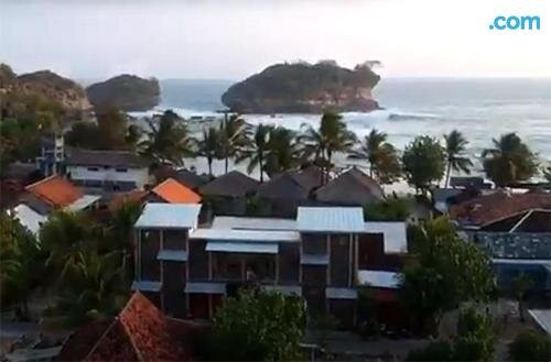Rikna Beach House