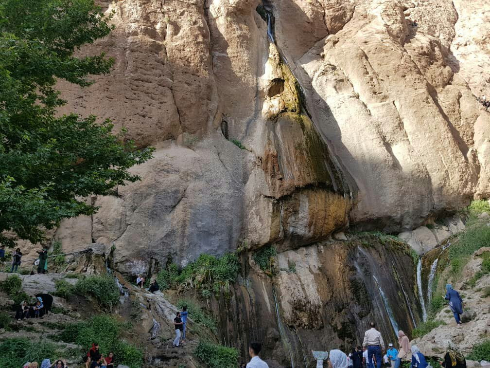 Semirom Waterfall景点图片