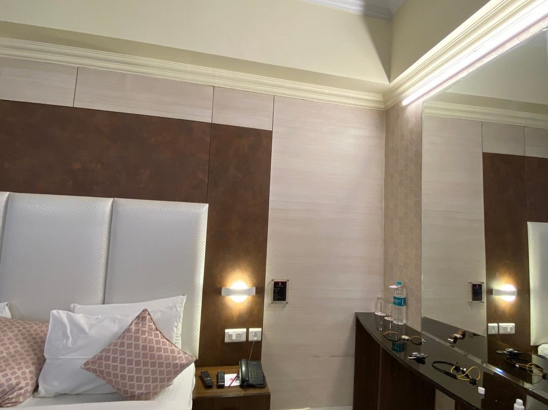 德拉敦纸牌酒店主图