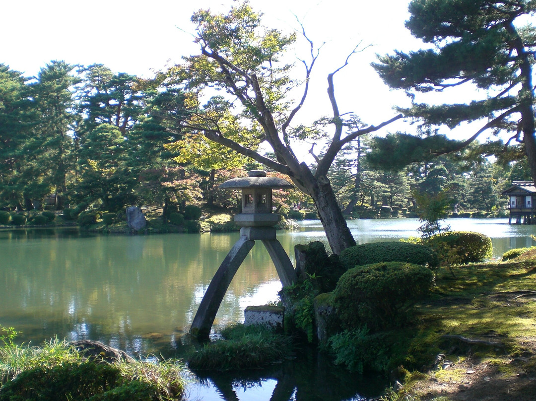Kenrokuen Kotojitoro-金泽市必去景点