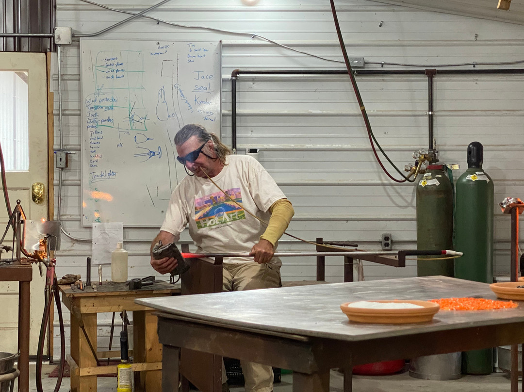 Bloom and Bark Glass Blowing Studio & Natural Farm-Keosauqua必去景点