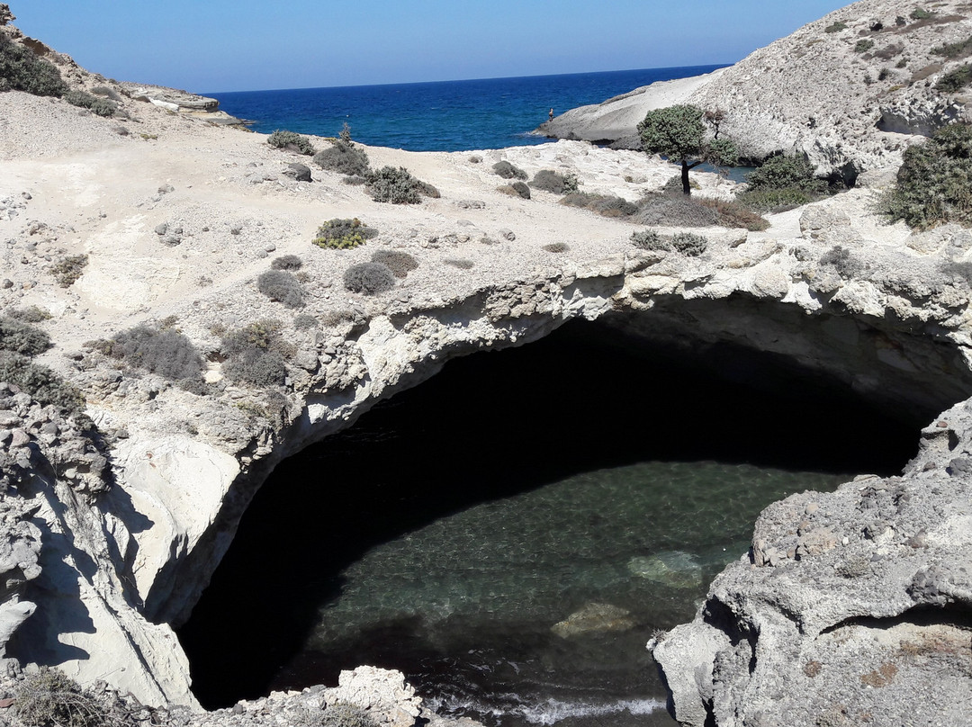 Papafragas Cave景点图片