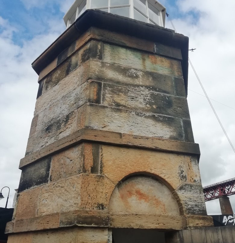 North Queensferry Harbour Light Tower景点图片