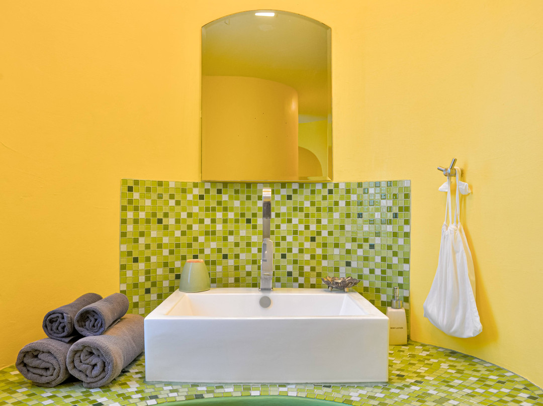 神曲海滩度假酒店主图