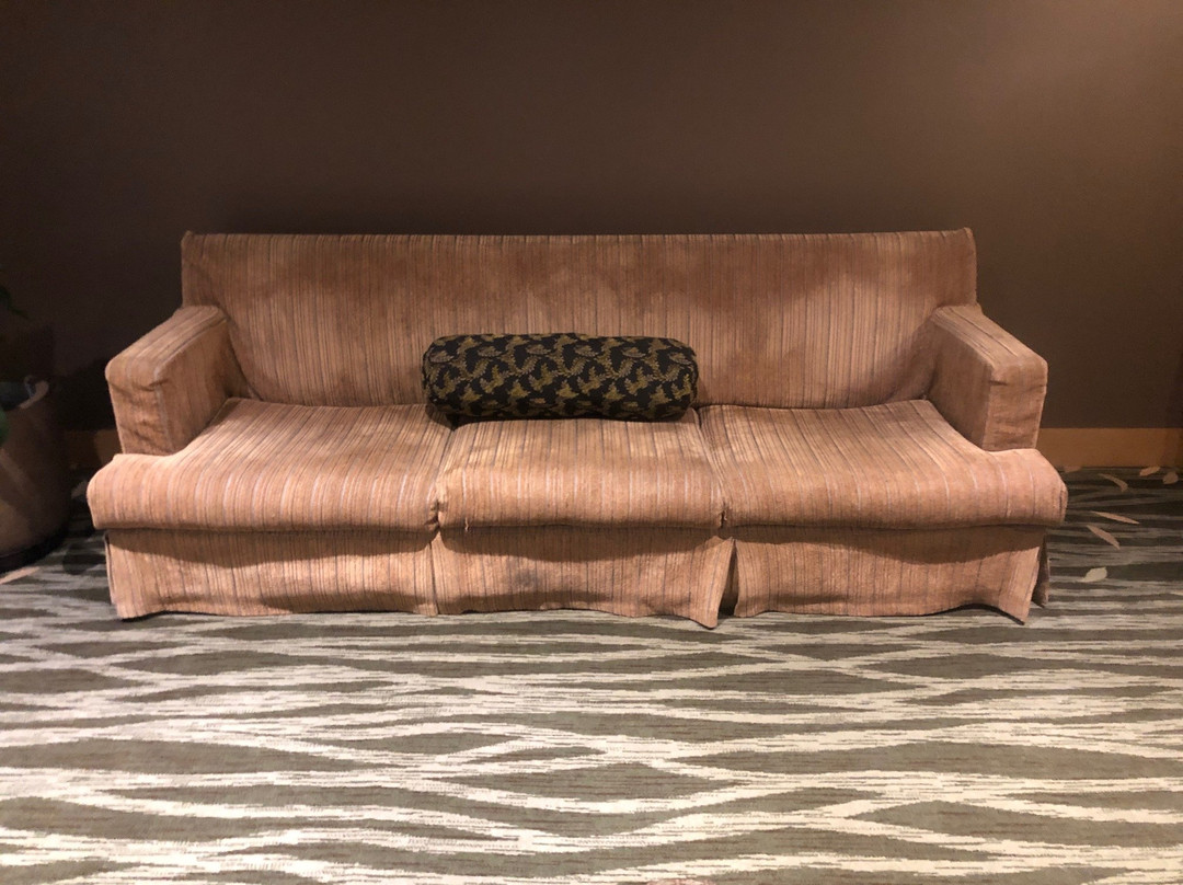 闪奕山庄度假酒店主图