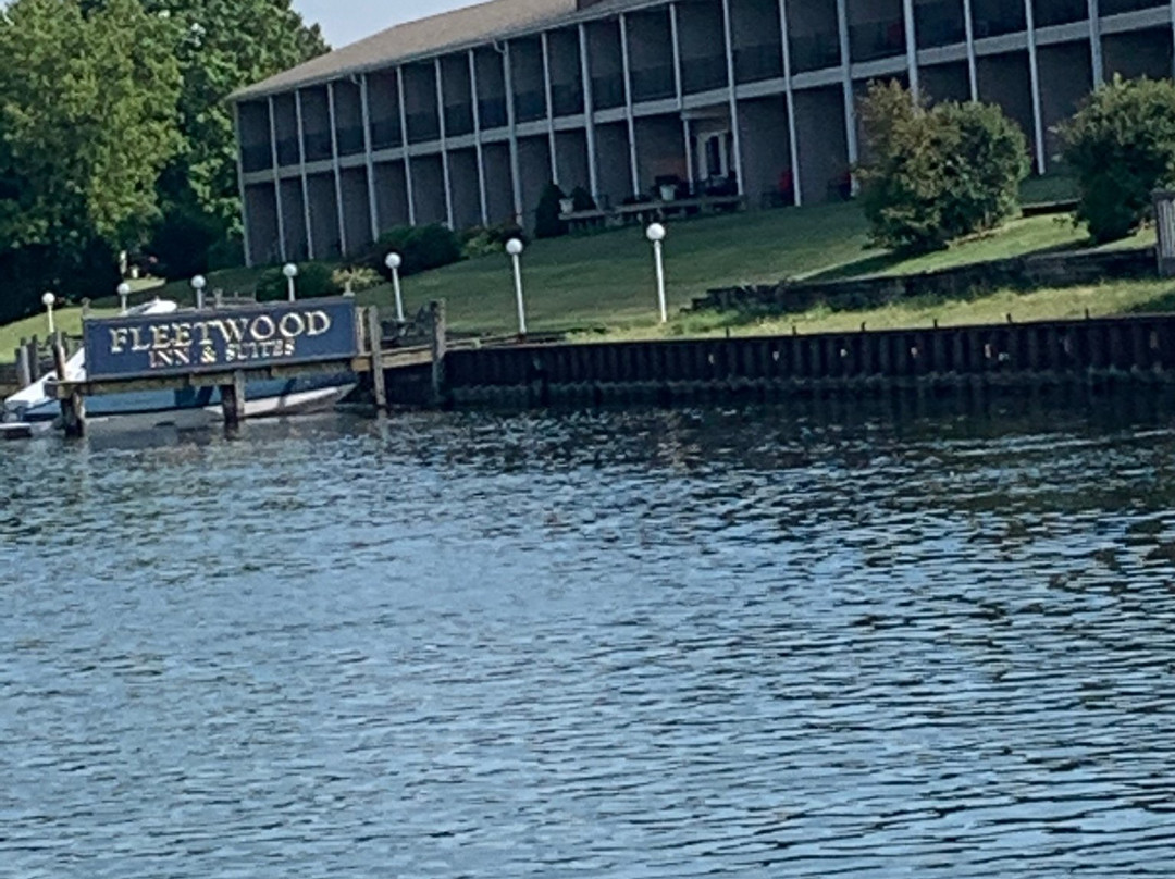 Fleewood Inn & Suites主图