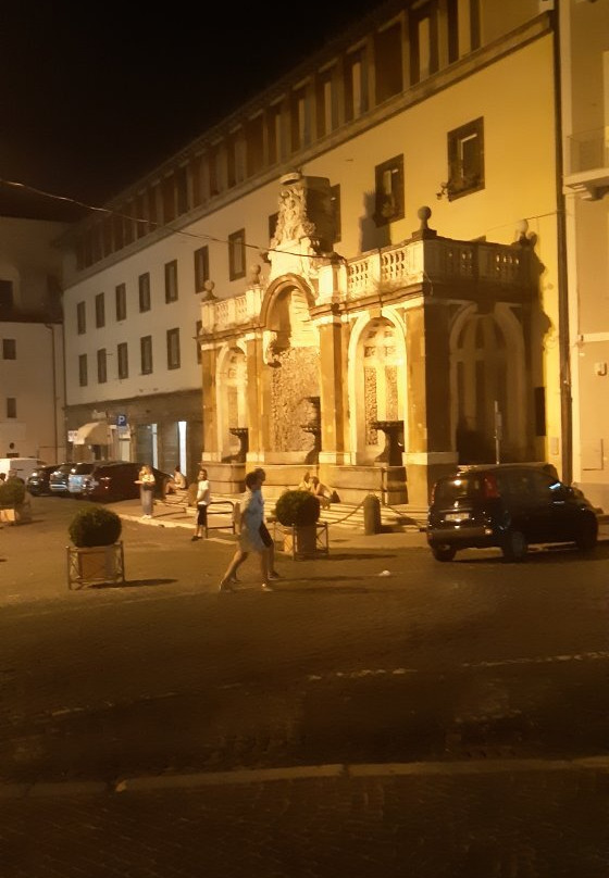 Fontana di Piazza San Pietro景点图片