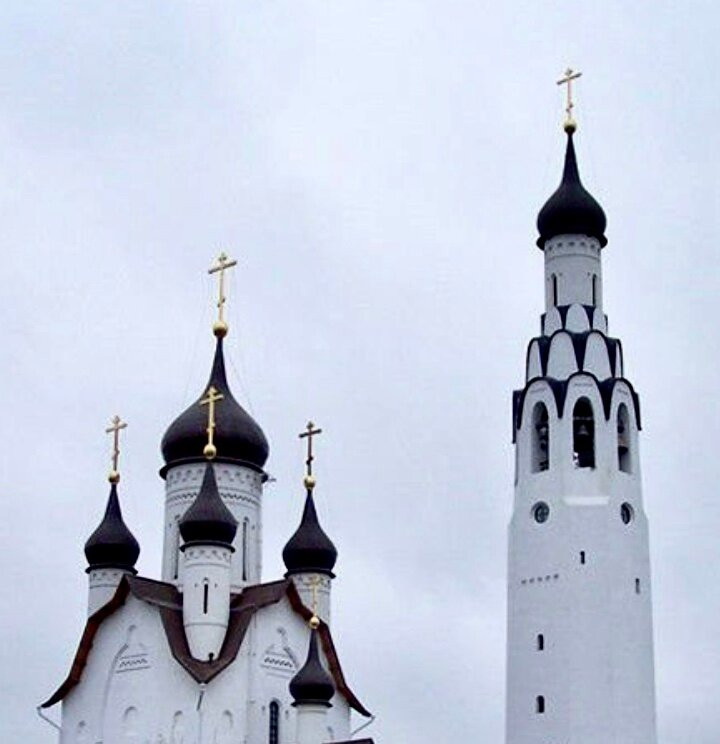 Church of the Holy Apostles Peter Jolly in the Village-圣彼得堡必去景点