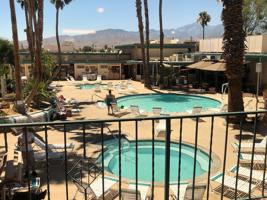 沙漠温泉水疗酒店主图