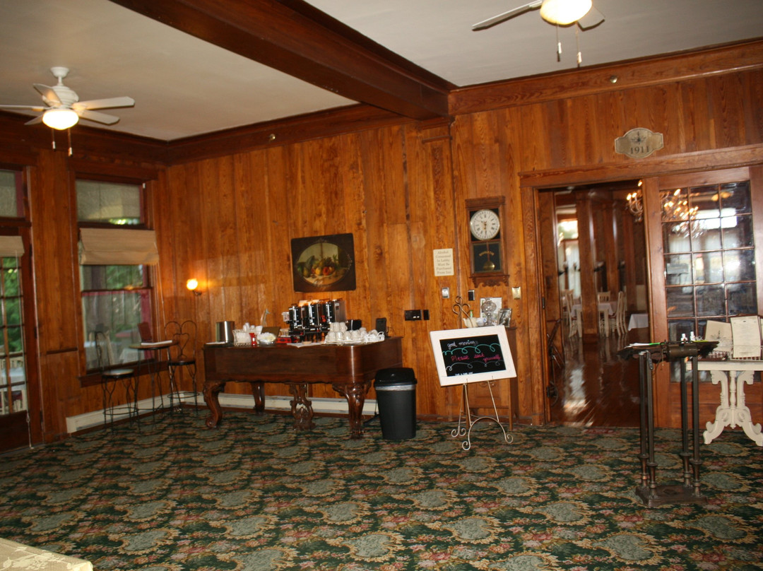 The Terrace Inn and 1911 Restaurant主图