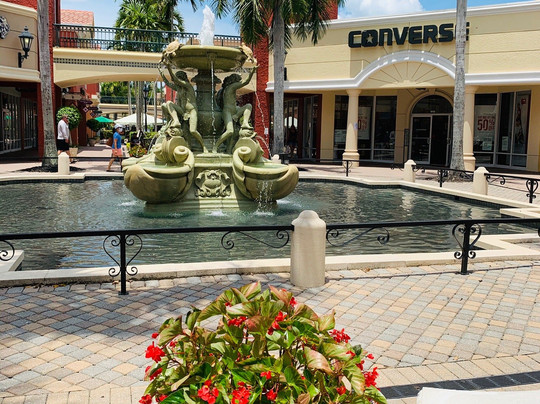 Miromar Outlets-埃斯特罗必去景点