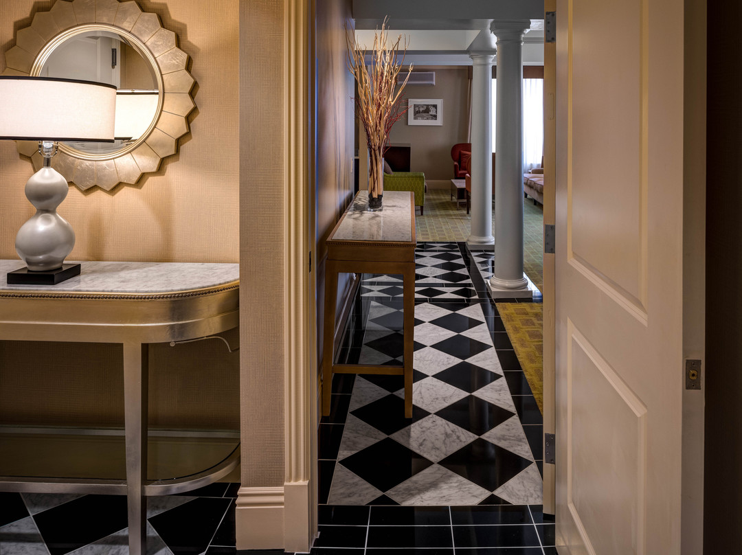 沙特克广场酒店