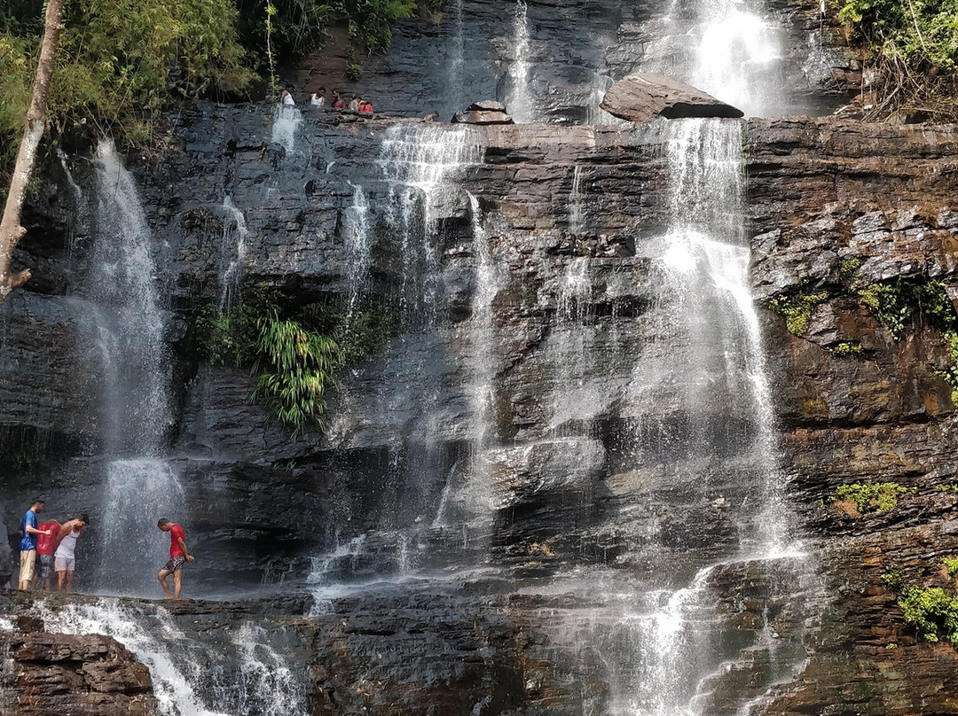Jhari Waterfalls景点图片