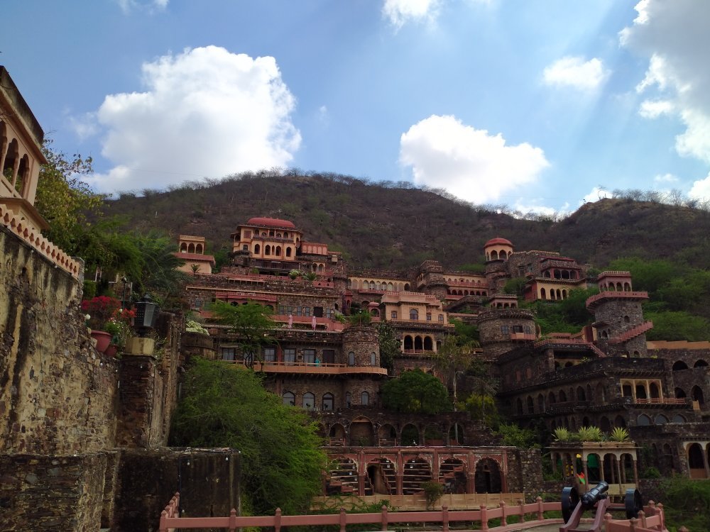 Cambay Sapphire Neemrana-官方