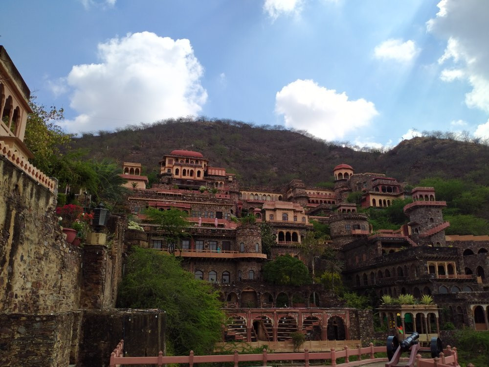 Cambay Sapphire Neemrana主图